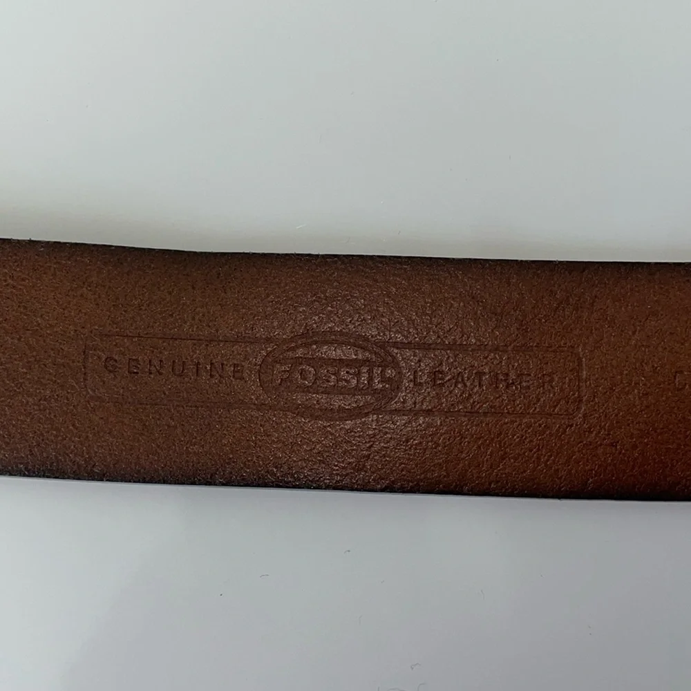 Fossil women’s Medium brown leather‎ belt. Silver buckle with rhinestones. EUC